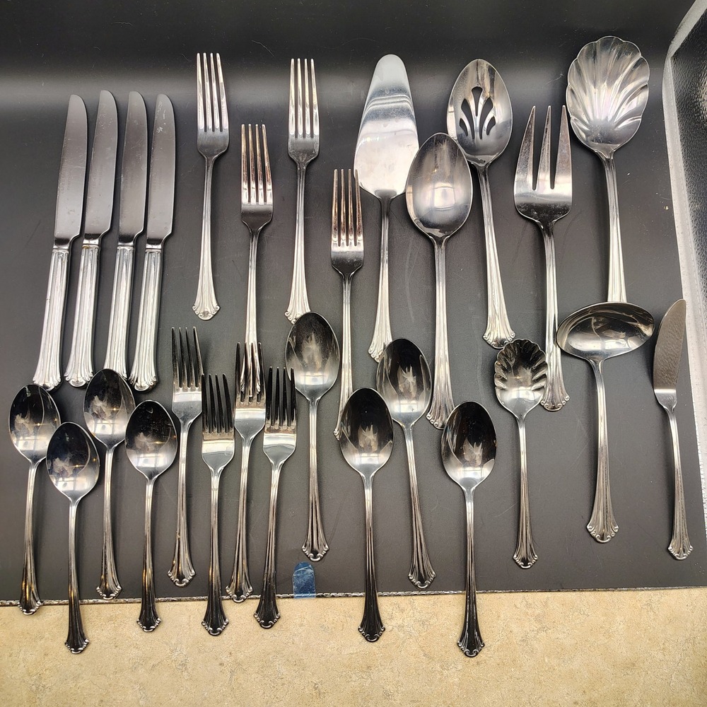 Reed & Barton Courtland Flatware Set 28pc Stainless Steel Classic Silverware